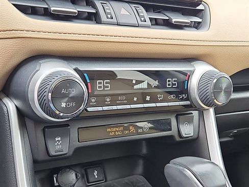 Used 2022 Toyota RAV4 XLE Premium image 19