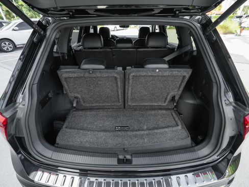 Used 2022 Volkswagen Tiguan SE R-Line image 40