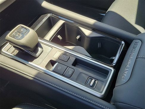 New 2025 Nissan Pathfinder SV image 10