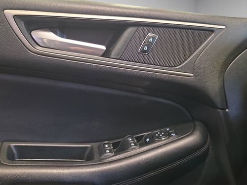 Used 2022 Ford Edge SEL image 11