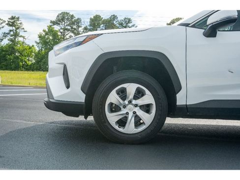 Used 2023 Toyota RAV4 LE FWD image 10