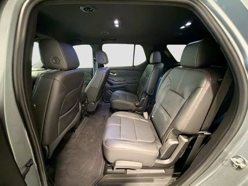 Used 2023 Chevrolet Traverse RS FWD image 23