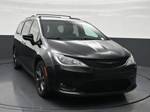 Used 2019 Chrysler Pacifica Limited w/ Advanced Safetytec Group FWD image 8