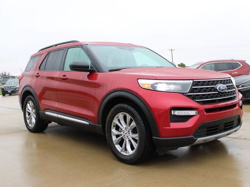 Used 2020 Ford Explorer XLT w/ Equipment Group 202A image 3