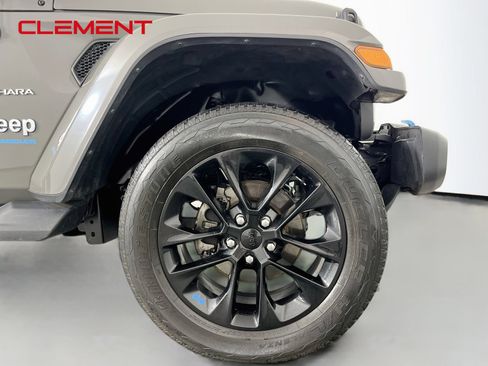 Used 2023 Jeep Wrangler Unlimited Sahara w/ Cold Weather Group AWD/4WD image 38