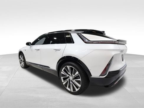 Certified 2025 Cadillac Lyriq Luxury AWD/4WD image 2