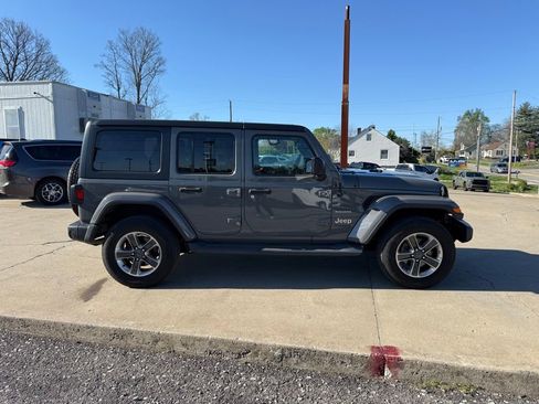 Used 2018 Jeep Wrangler Unlimited Sahara w/ Cold Weather Group AWD/4WD image 5