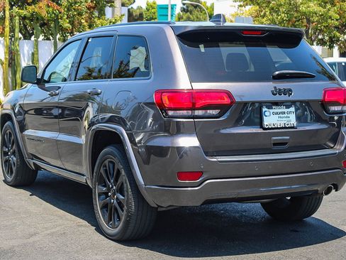 Used 2020 Jeep Grand Cherokee Altitude RWD image 7