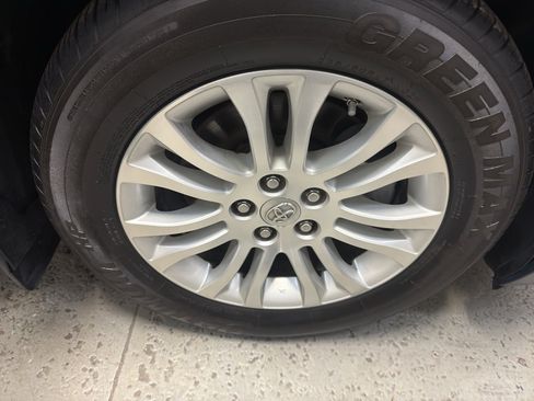Used 2012 Toyota Sienna XLE w/ Entertainment Pkg FWD image 35