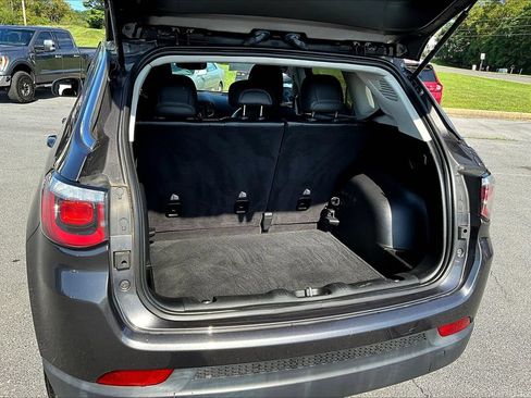 Used 2019 Jeep Compass Latitude w/ Cold Weather Group AWD/4WD image 24