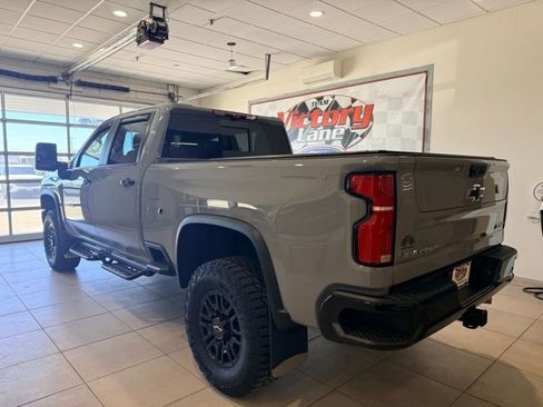 Used 2025 Chevrolet Silverado 2500 ZR2 w/ Technology Package AWD/4WD image 10