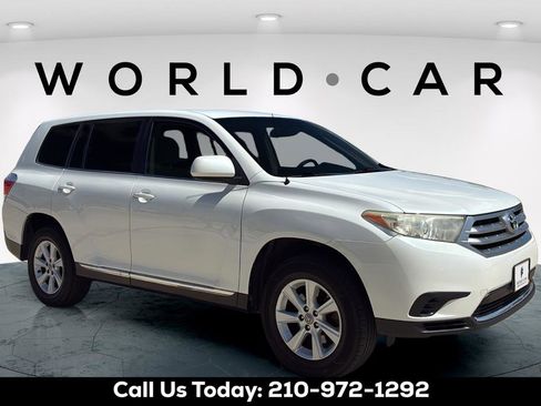 Used 2012 Toyota Highlander FWD w/ Tow Pkg image 16