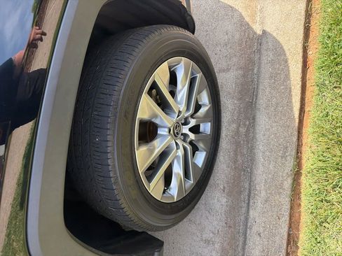 Used 2022 Toyota RAV4 XLE Premium FWD image 6