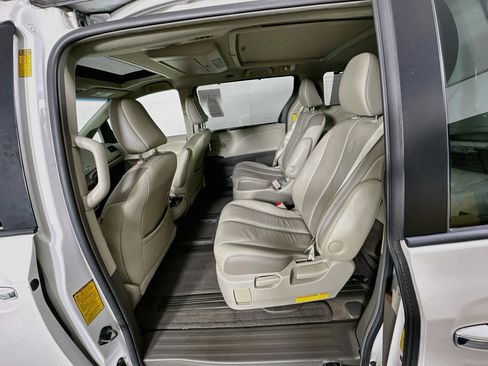 Used 2014 Toyota Sienna Limited w/ Limited Premium Package AWD/4WD image 26