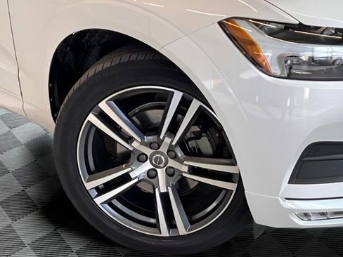 Used 2021 Volvo XC60 T5 Momentum w/ Premium Package image 29