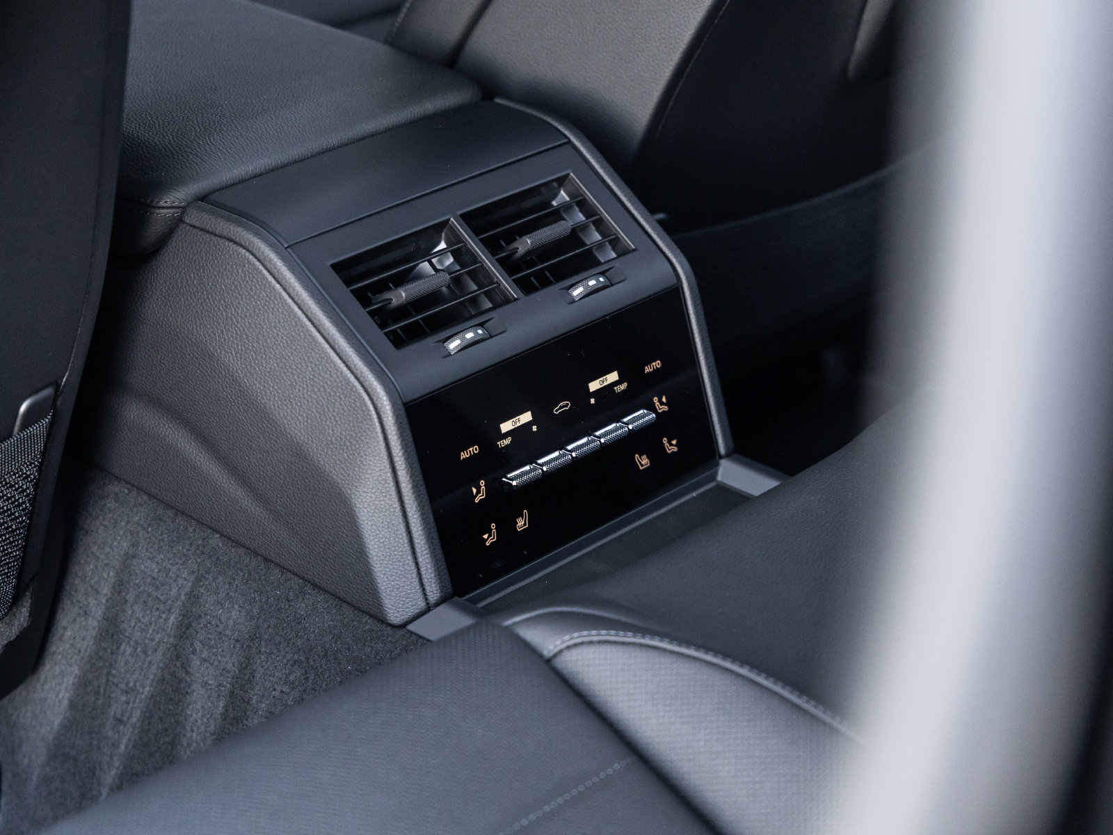 Certified 2026 Porsche Panamera 4 AWD/4WD image 34