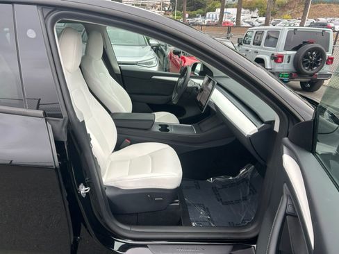 Used 2024 Tesla Model Y Long Range AWD/4WD image 29