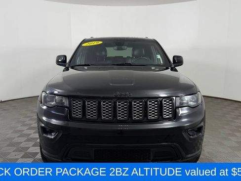 Used 2019 Jeep Grand Cherokee Altitude AWD/4WD image 2
