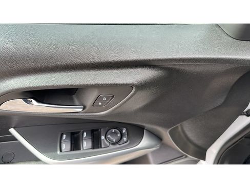 Used 2025 Chevrolet Trax LS FWD image 12