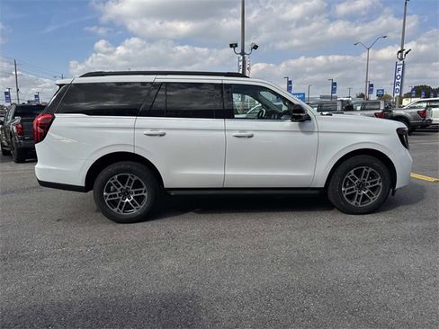 New 2025 Ford Expedition Active image 4