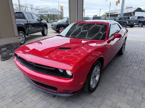 Used 2023 Dodge Challenger SXT RWD image 18