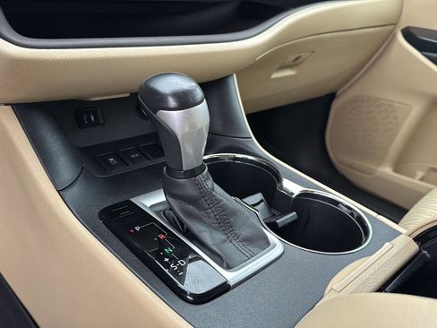 Used 2014 Toyota Highlander Plus image 24