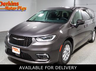 Used 2023 Chrysler Pacifica Touring-L FWD video 1