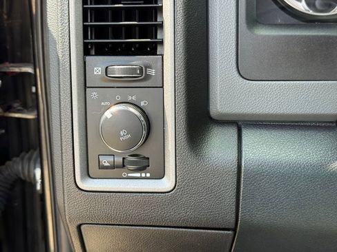 Used 2018 RAM 1500 Express w/ Express Value Package AWD/4WD image 19