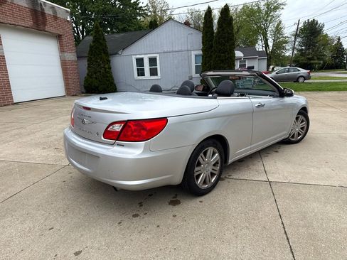 Used 2009 Chrysler Sebring Limited FWD image 6