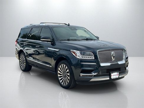 Used 2021 Lincoln Navigator Reserve w/ Luxury Package image 3
