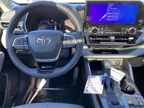 New 2026 Toyota Highlander Platinum AWD/4WD image 10