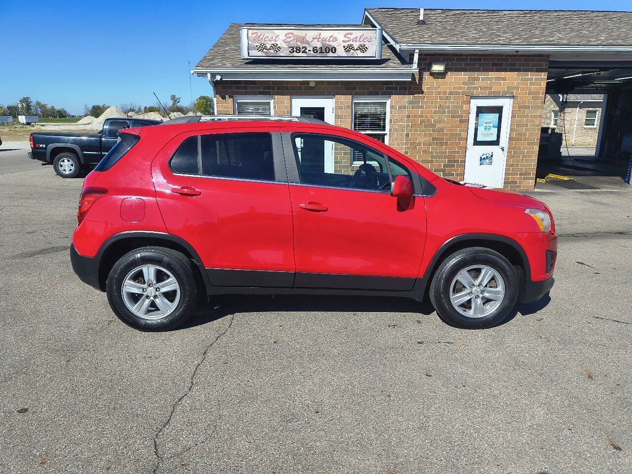 Used 2015 Chevrolet Trax LT w/ LT Sun and Sound Package AWD/4WD image 2