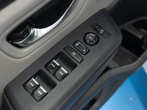 Used 2023 Honda Pilot Touring image 4