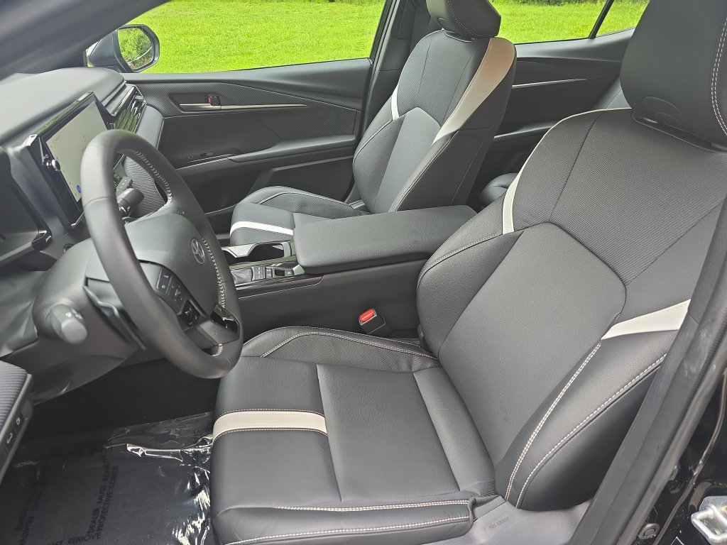 Used 2026 Toyota Camry SE w/ Multimedia Upgrade Package FWD image 17