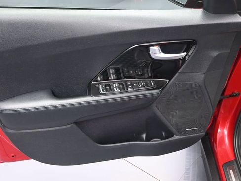 Used 2022 Kia Niro EX Premium image 10