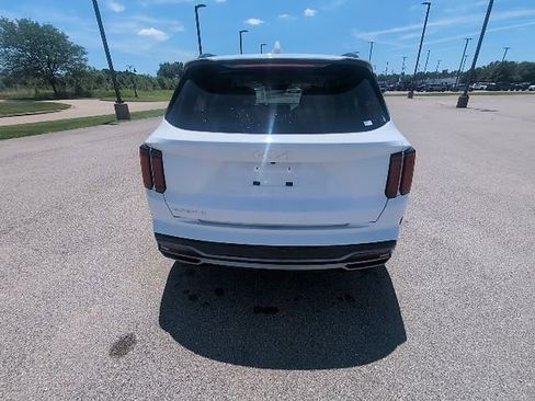 Used 2023 Kia Sorento EX w/ Panoramic Sunroof Package FWD image 7