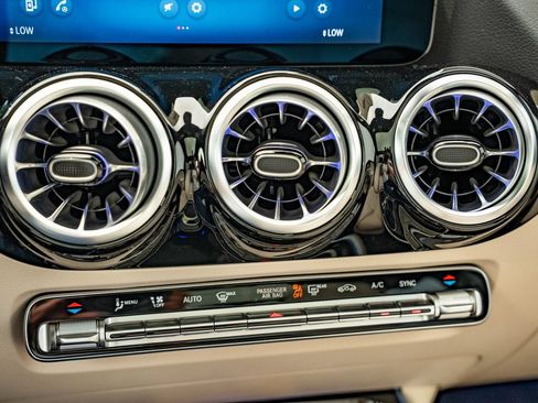 New 2026 Mercedes-Benz GLA 250 4MATIC image 36