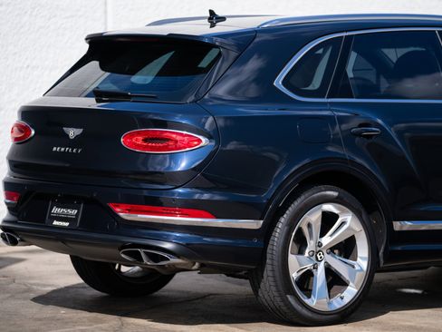 Used 2024 Bentley Bentayga image 24