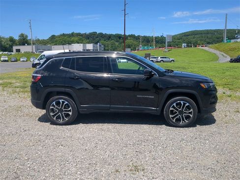 Used 2022 Jeep Compass Limited image 2