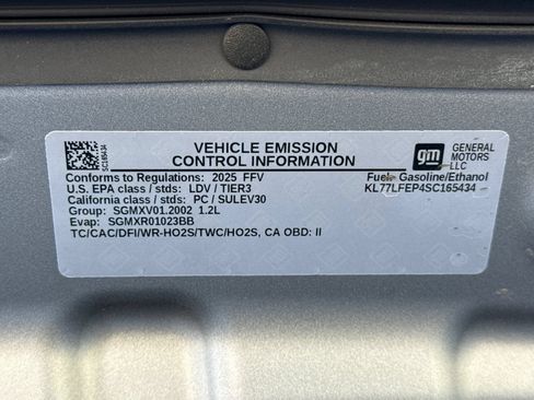 Used 2025 Chevrolet Trax LS FWD image 37