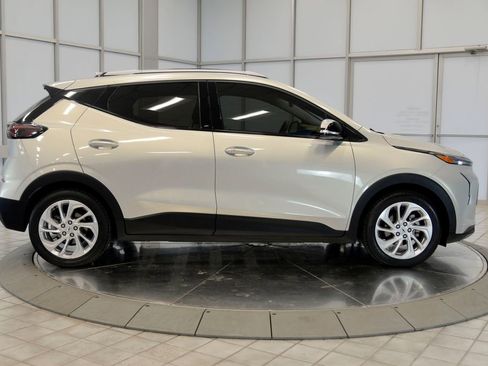 Used 2023 Chevrolet Bolt EUV LT w/ Driver Confidence Package image 9