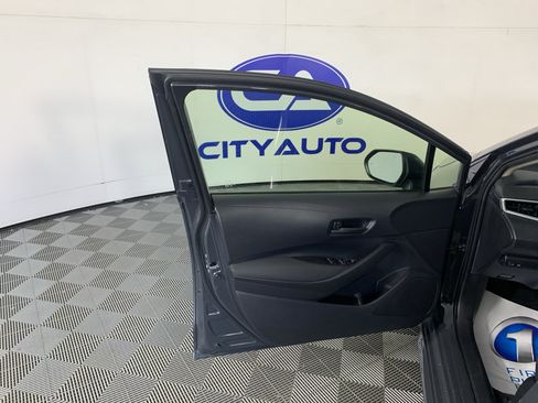 Used 2024 Toyota Corolla LE w/ LE Convenience Package FWD image 13