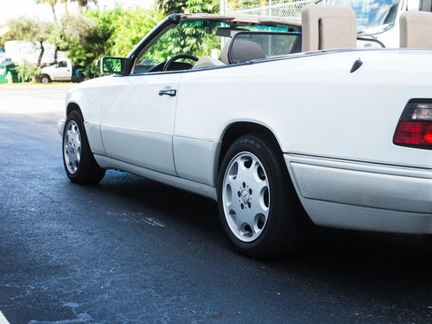 Used 1995 Mercedes-Benz E 320 Convertible image 10