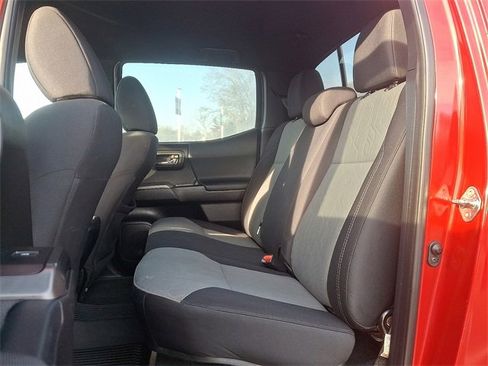 Used 2020 Toyota Tacoma TRD Sport image 10