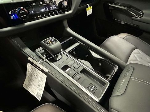 New 2026 Nissan Pathfinder Platinum FWD image 17
