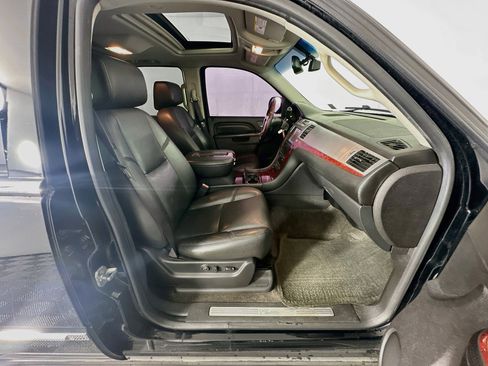 Used 2014 Cadillac Escalade Luxury RWD image 34