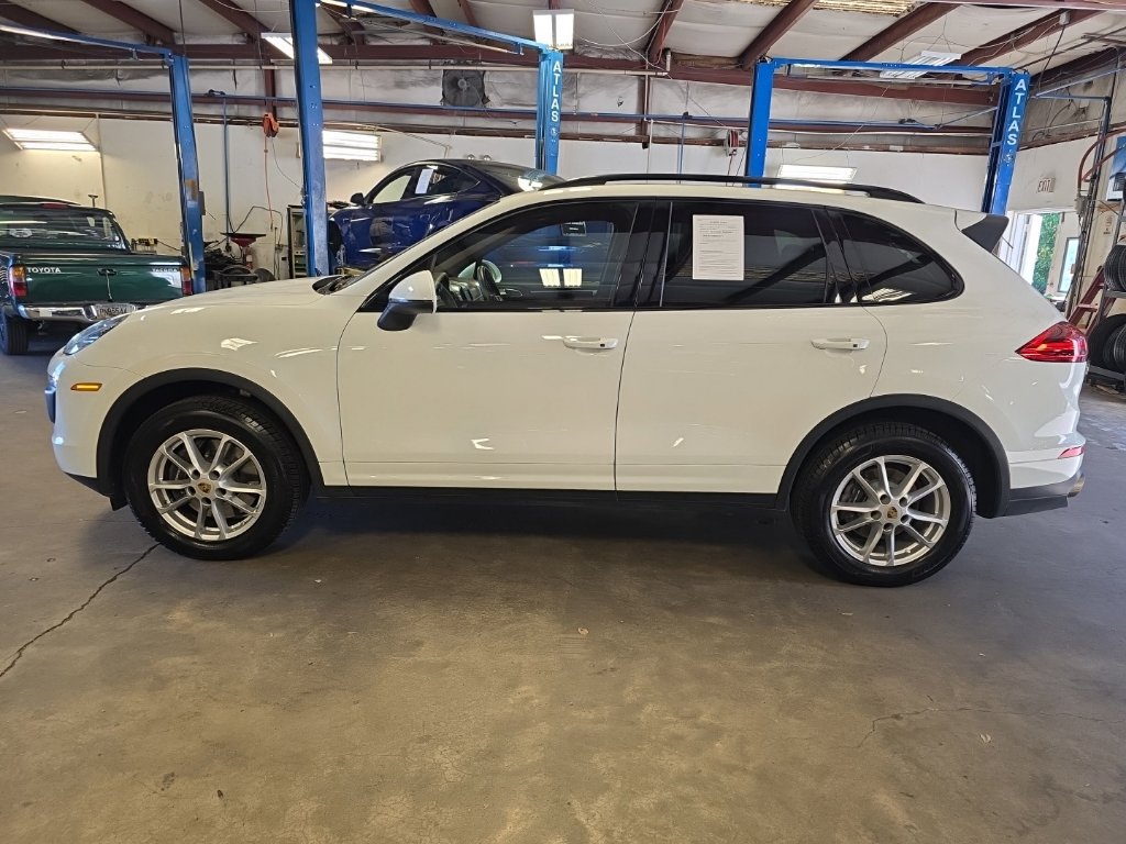 Used 2016 Porsche Cayenne AWD/4WD image 2