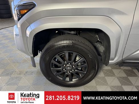 Certified 2025 Toyota Tacoma SR5 image 32