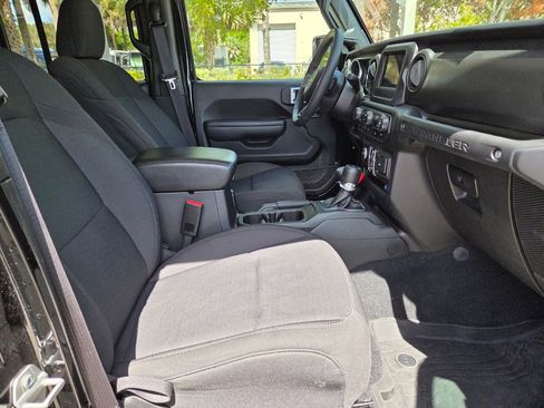 Used 2023 Jeep Wrangler Sport S image 10