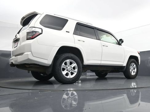 Used 2018 Toyota 4Runner SR5 AWD/4WD image 33